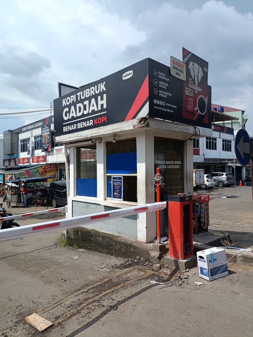 palang parkir otomatis non-tunai di kawasan wisata ikonik Pantai Kuta, Bali, bekerja sama dengan pihak pengelola area parkir dan Bank BPD Bali.