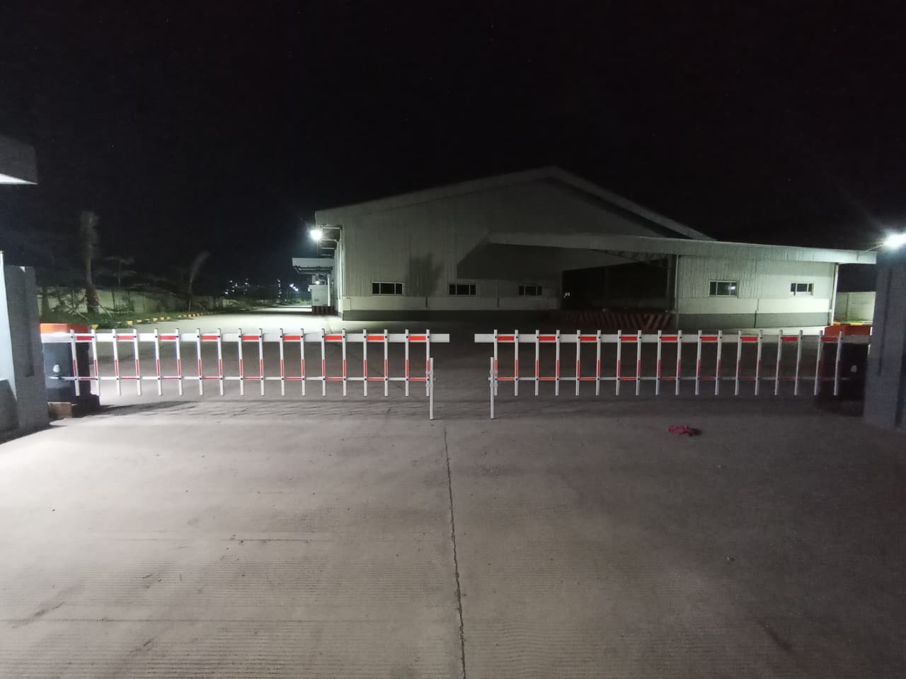 palang parkir otomatis cirebon, pemasangan barrier gate fanced, msm parking group, pt taewon industrial, sistem parkir digital, palang parkir bandung, barrier gate industri, sistem akses otomatis indonesia