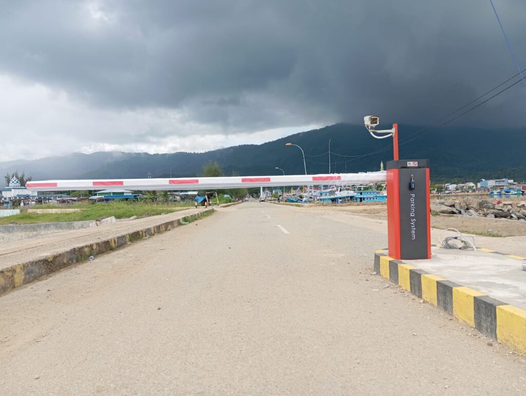 Progres Pemasangan Mesin Palang Parkir Sistem Semi Manless di Pelabuhan Kasipute