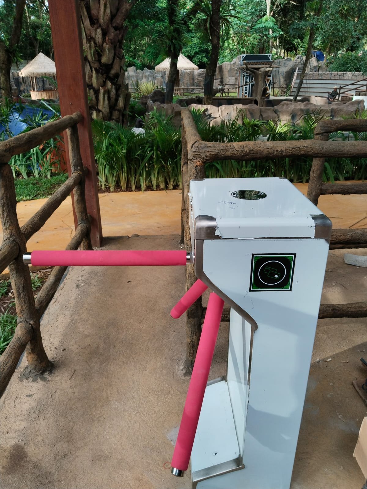 Instalasi DISTRIBUTOR IMPORTIR Barrier Gate Jepang di Malang